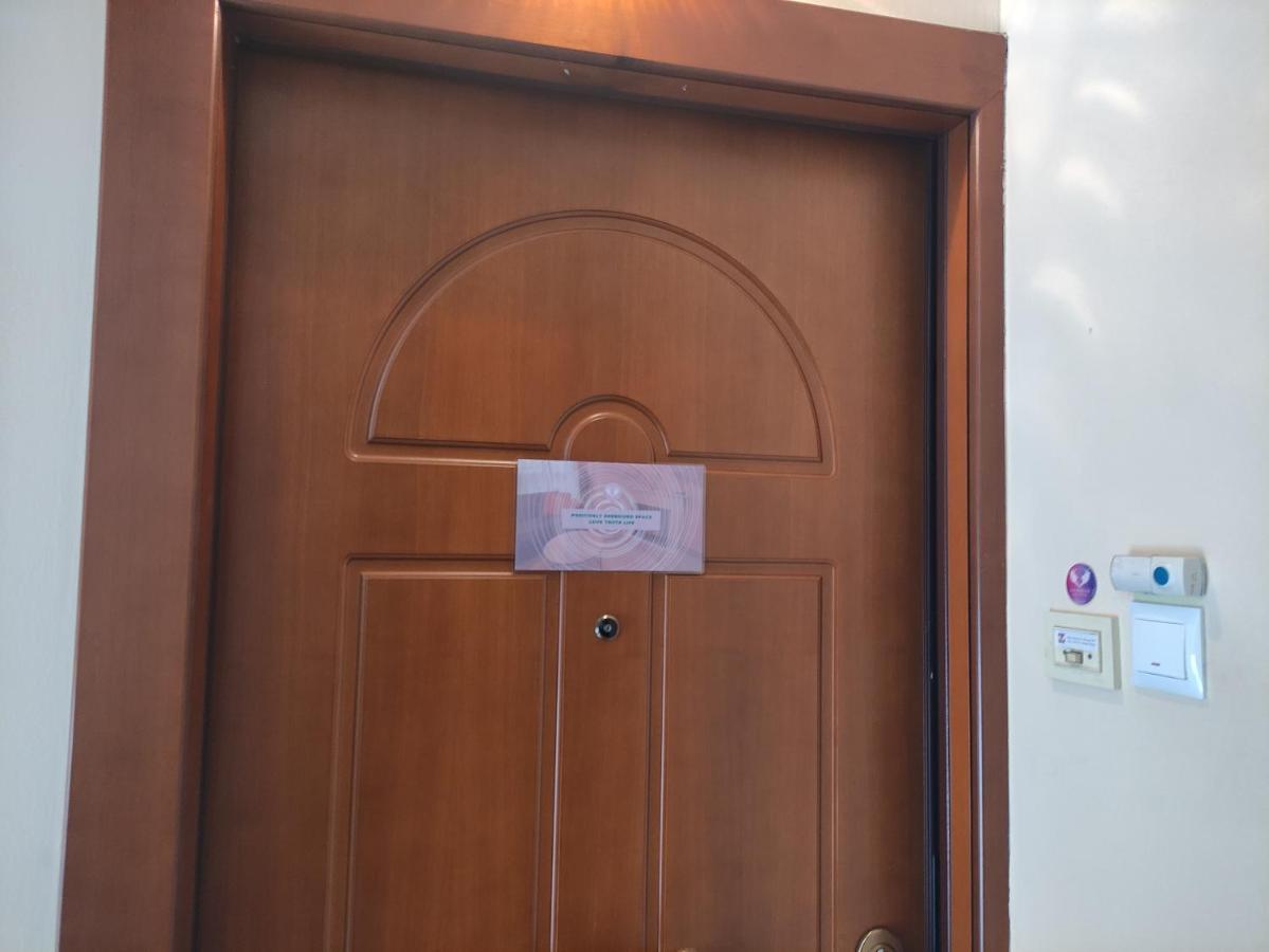 Love Truth Life Apartment Piraeus Ngoại thất bức ảnh