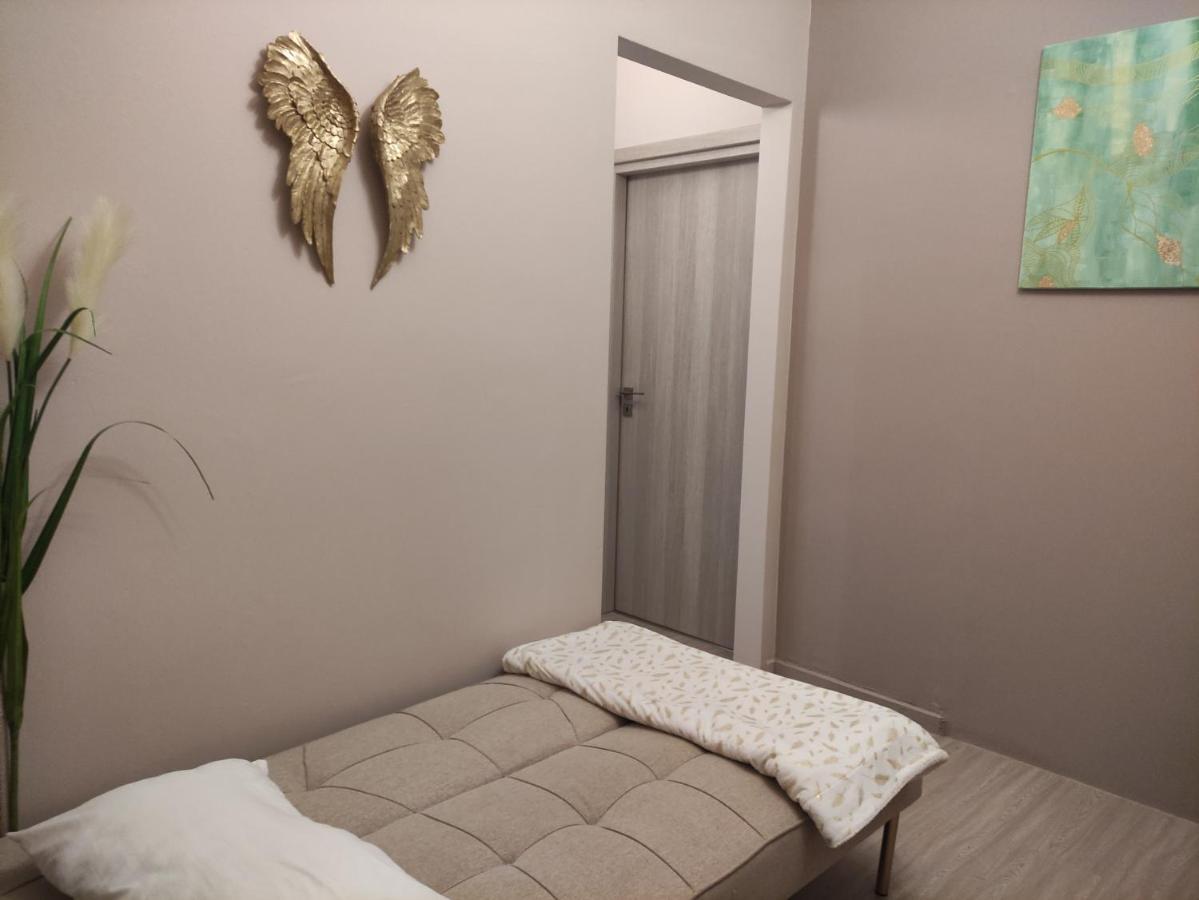 Love Truth Life Apartment Piraeus Ngoại thất bức ảnh